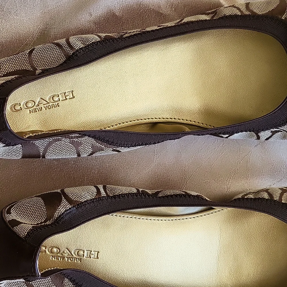 Coach Chelsea NWOB ladies ballet flats.Size 9.5B - Picture 6 of 12